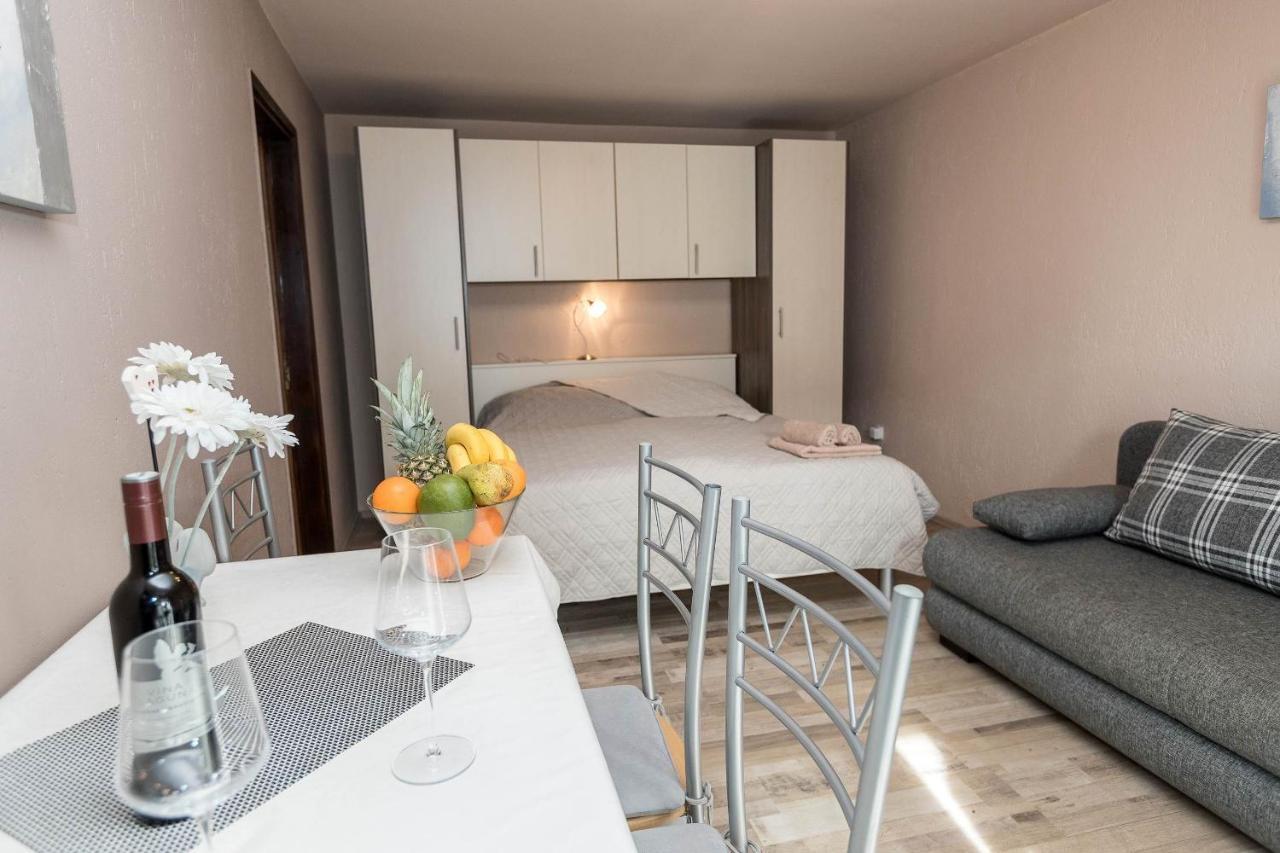 Karmen 1 Lägenhet Crikvenica Exteriör bild